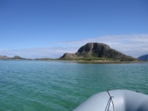 Norwegen: CP Bjørnvika Natursenter - Torgarten (felsen mit Loch)