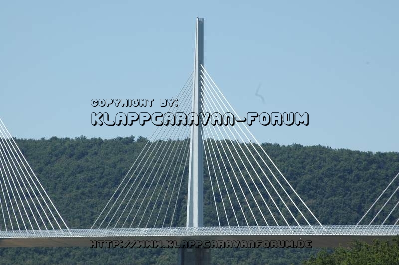 Einzelner Pylon - Viaduc de Millau - Millau - Aveyron