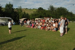 Nahe am Sommer 2012 - Wikingerschach - Siegerehrung - Der Turierleiter vor der versammelten Truppe